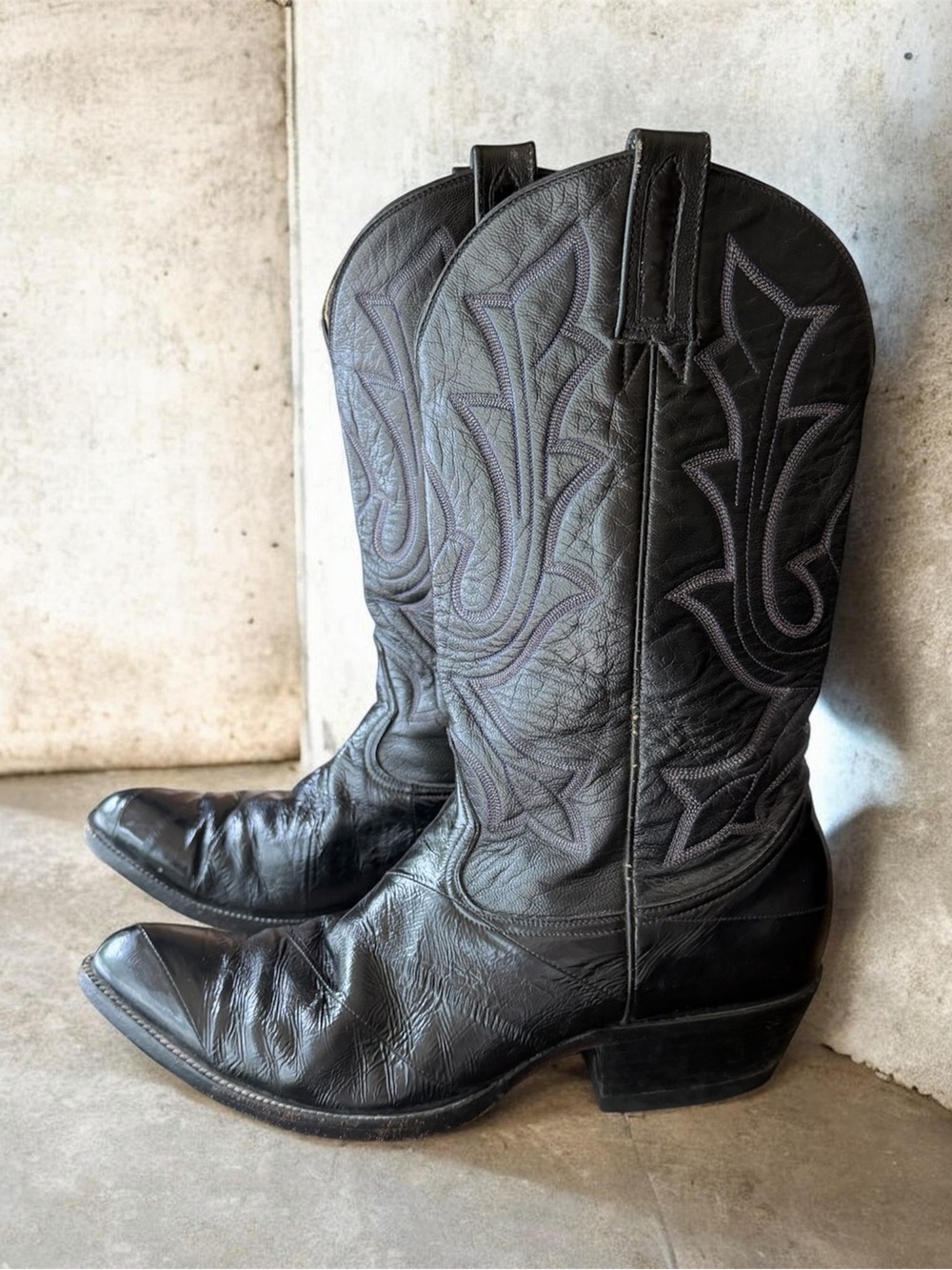 Heritage Black Western Stitch-Detail Cowboy Boots